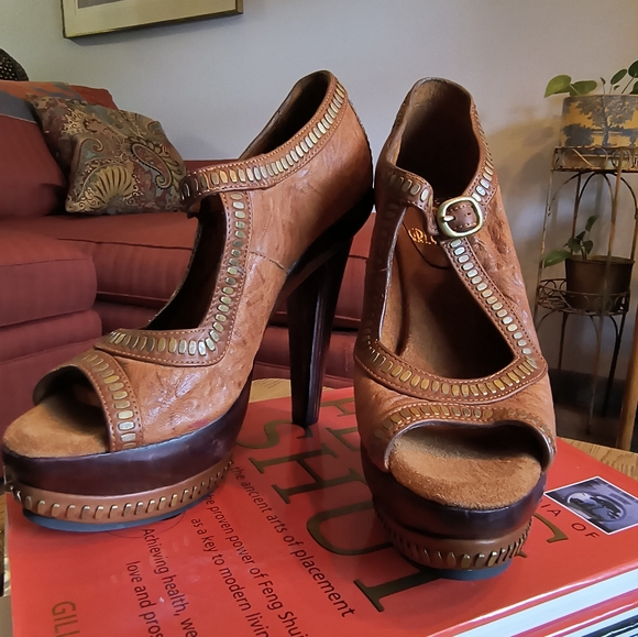 Colleen Cordero Platform Heels Studded Brown Leather and Wood High Heels - Picture 5 of 16